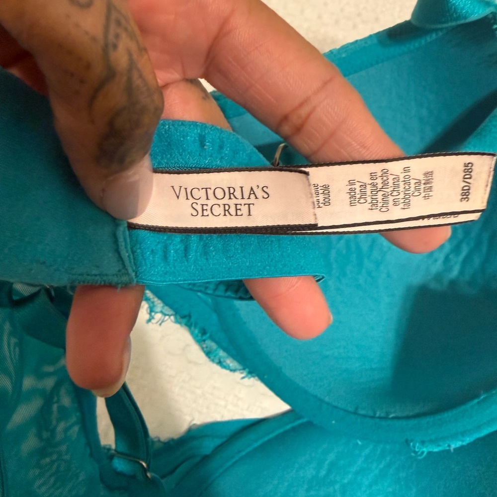 Victoria's Secret Turquoise Lace Bra - Picture 3 of 3
